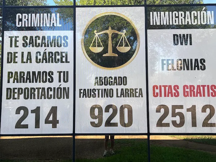 Faustino Larrea Abogado de Inmigracion 1