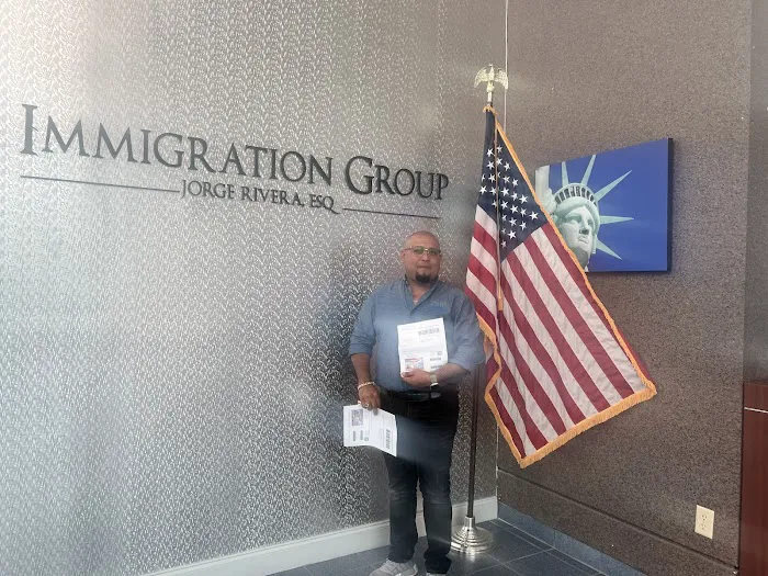 Abogado de Inmigración Jorge Rivera Picture 3