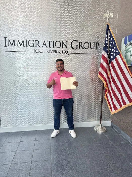 Abogado de Inmigración Jorge Rivera Picture 1